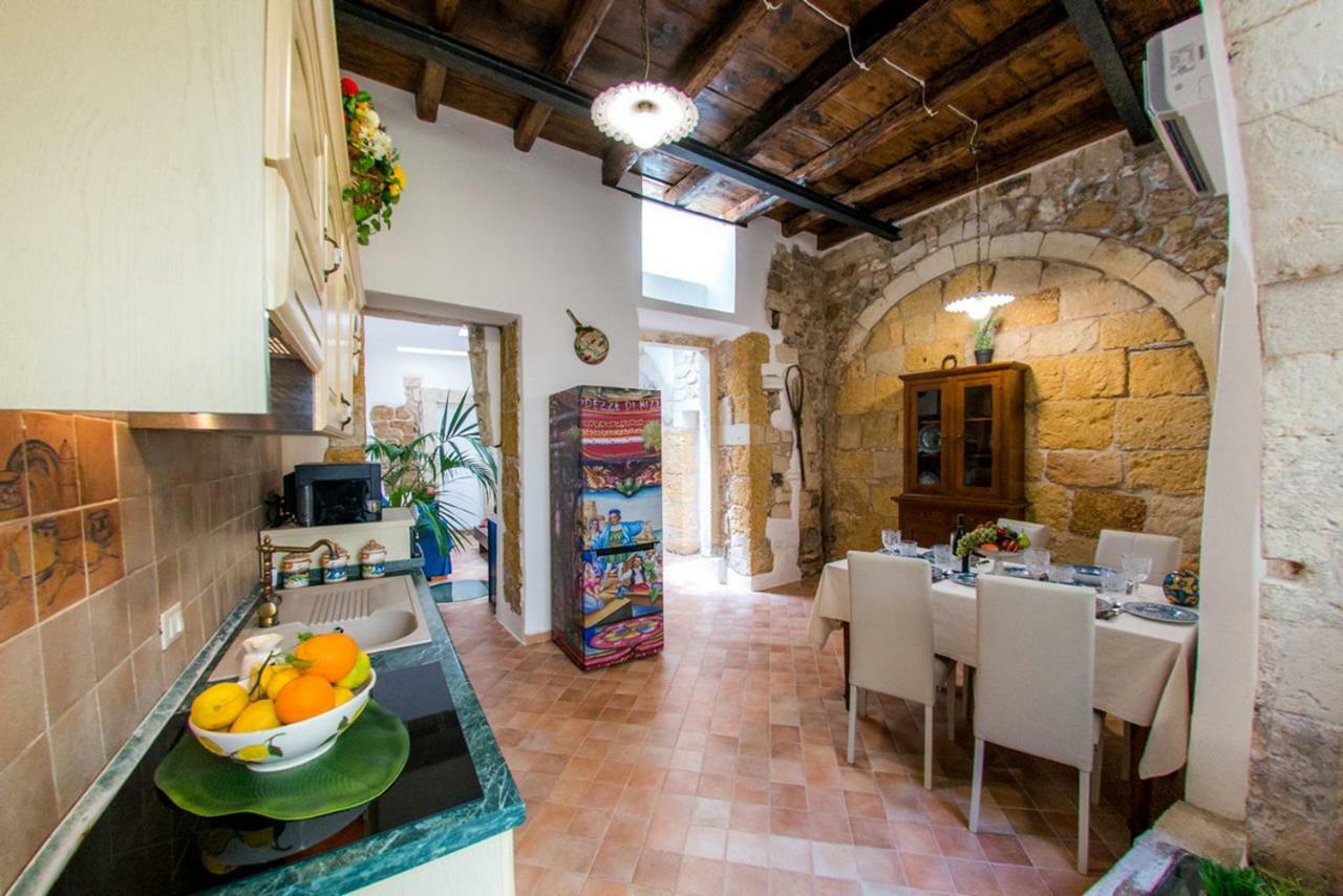 Ortigia Ancient House Apartment Syracuse Exterior photo